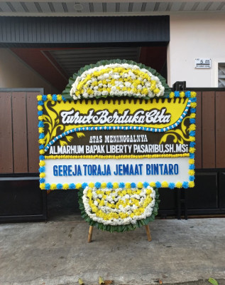 Papan Bunga Duka di Pasar Padi
