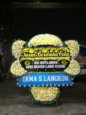 Papan Bunga Duka di Pasar Padi
